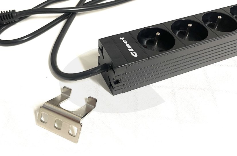 19“ napájecí panel 1U, 9xCZ, 2m kabel CZ, RAL9005