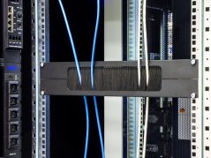 RAB-ZP-X02-A3 - 19" průchozí panel 2U rozdělený horizontálně, kartáč