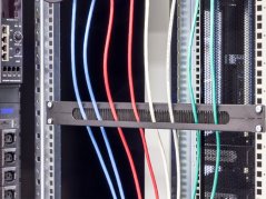 RAB-ZP-X03-A3 - 19" průchozí panel 1U rozdělený horizontálně, kartáč