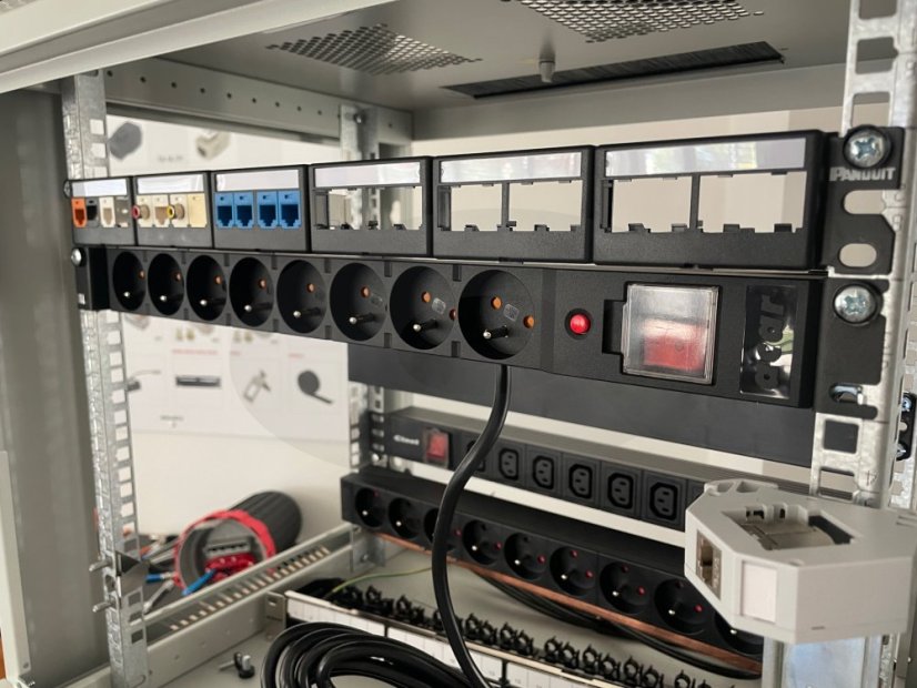 19“ rozvodný panel Acar S 8x230V 3m kabel